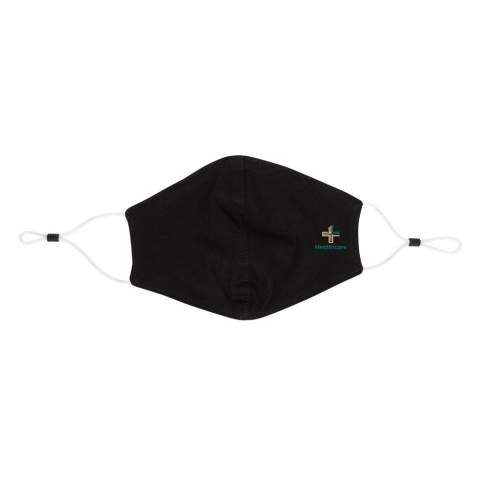 Dit 320 g/m2 (2 lagen 160 g/m2) katoenen community/barrier-masker is gemaakt voor ieder gezicht. Het dragen van dit masker voorkomt dat u met uw hand uw mond en neus aanraakt. Het vermindert ook de verspreiding van speeksel tijdens praten, niezen of hoesten. Met comfortabele en verstelbare oorlussen voor gemakkelijk op en afzetten. >70% Filtratie.Machinewasbaar op 60 graden. Met inzetstuk voor filter. Inclusief handleiding. Dit masker is geen medisch hulpmiddel in de zin van Verordening EU / 2017/745 (chirurgische maskers), noch persoonlijke beschermingsmiddelen in de zin van Verordening EU / 2016/425 (filtermaskers type FFP2)
