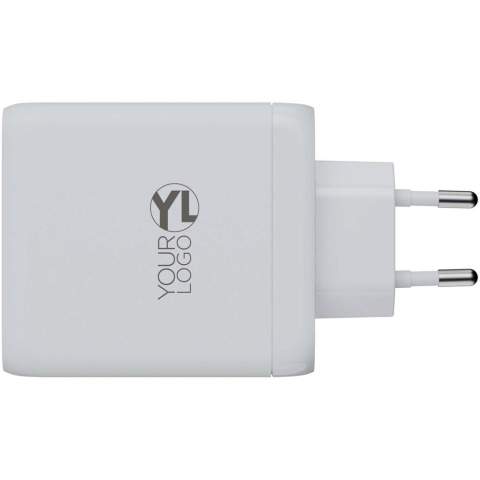 De 100 W GaN² Ultra-wandoplader is compacter en krachtiger dan ooit tevoren. Met zijn compacte ontwerp en functionaliteit met drie poorten is deze wandoplader perfect voor onderweg, op kantoor of thuis. Om afval te verminderen en bij te dragen aan een duurzamere toekomst, is de oplader gemaakt van 97% gerecycled plastic. Uitgang: 2 x USB-C 100 W voeding en 1 USB-A 18 W 18 W Quick Charge 3.0. Geleverd met handleiding.