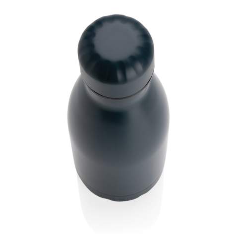 Verhoog uw dagelijkse waterinname met deze unikleur vacuüm geïsoleerde roestvrijstalen fles. De fles houdt gekoelde dranken maximaal 15 uur koud en warme dranken maximaal 5 uur warm. Met een basis die in de meeste bekerhouders past, houdt deze slank uitziende waterfles je overal onderweg gehydrateerd. Met een capaciteit van 260ml ideaal voor kinderen om of in je tas te gooien.<br /><br />HoursHot: 5<br />HoursCold: 15