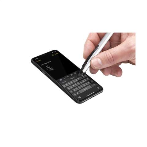Blauschreibender, leichter Kugelschreiber mit Oberteil zum Bedienen von Touchscreens (wie iPhone/iPad). Schlankes Gehäuse in Metalloptik mit Clip als Druckknopf und griffigem Gummivorderteil.