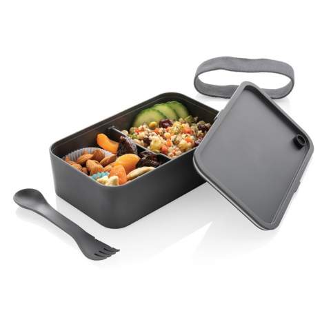 This stylish and sturdy lunchbox fits perfectly with a healthy lifestyle. It is big enough for carrying sandwiches and delicious salads. Made from PP. Including a handy spork and elastic strap. Capacity 0.7 litre.