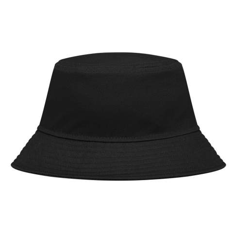 Entdecken Sie die ultimative Kombination aus Stil und Funktionalität mit unserem Buckethat. Dieser Buckethat ist eine Mischung aus unserem Retail Buckethat und unserem Promo Buckethat, mit dem gleichen Tragekomfort wie der Retail Buckethat. Dieser Buckethat eignet sich perfekt für große Aktionen oder Veranstaltungen. 
