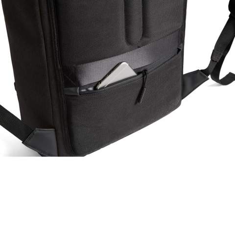 Le sac à dos Urban Lite antivol est le compagnon de voyage idéal. Le sac à dos peut être fermé complètement en enroulant le compartiment principal et en le verrouillant avec le cadenas à combinaison en acier renforcé. Fabriqué avec des matériaux déperlants. Cette fonction peut également être utilisée pour attacher le sac autour d'un objet fixe. Il y a des poches cachées avec une protection RFID, à l'arrière et aussi dans les bandoulières pour vos cartes. Le sac a une poche pour bouteille d'eau sur le côté et un élastique détachable pour vos équipements sportifs. À l'intérieur, il y a des compartiments pour, un ordinateur portable de taille 15.6'', une tablette de taille allant jusqu'à 12.9'' et une pochette pour vos autres objets personnels. Fabriqué avec des matériaux imperméables. Modèle déposé ®<br /><br />FitsLaptopTabletSizeInches: 15.6