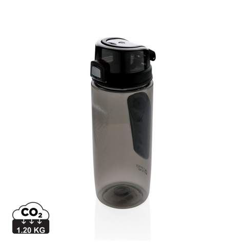 Deze Swiss Peak deluxe tritan sportfles past net zo comfortabel in je hand als in je sporttas. Bovendien heeft de afsluitbare dop een duurzaam ontwerp om lekken en morsen te voorkomen. Met antisliphandgreep en een hand-knopbediening. Geïntegreerd handvat in het deksel voor gemakkelijk dragen. Capaciteit 700 ml. BPA-vrij.