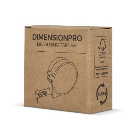 Duurzame 5 m lange meetband gemaakt van gerecycled ABS, met een bandbreedte van 19 mm en een stijfheid tot 1,7 m. Heeft een vlak oppervlak, ideaal om te markeren. Voldoet aan de EEC Class MID II normen voor nauwkeurige metingen.