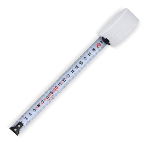 Duurzame 5 m lange meetband gemaakt van gerecycled ABS, met een bandbreedte van 19 mm en een stijfheid tot 1,7 m. Heeft een vlak oppervlak, ideaal om te markeren. Voldoet aan de EEC Class MID II normen voor nauwkeurige metingen.