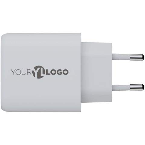 Das 67W GaN² Ultra Wandladegerät ist kompakter und leistungsstärker als je zuvor. Mit seinem kompakten Design und seiner Dual-Port-Funktionalität ist dieses Wandladegerät perfekt für Ihre Reisen, Ihr Büro oder Ihr Zuhause. Um Abfall zu vermeiden und einen Beitrag zu einer nachhaltigeren Zukunft zu leisten, besteht das Ladegerät zu 97 % aus recyceltem Kunststoff. Output: 1 USB-C mit 67 W Leistung und 1 USB-A mit 18 W Schnellladung 3.0. Wird mit einem Benutzerhandbuch geliefert.