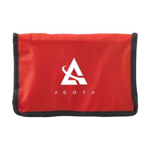 WoW! Kühltasche aus recyceltem nonwoven Polyester (80 g/m²). Geeignet für 6 Getränkedosen oder Lebensmittel. Funktional, kompakt, leicht und stark. Mit Trageriemen. GRS-zertifiziert. Recyceltes Material insgesamt: 82%. Fassungsvermögen ca. 4 Liter.