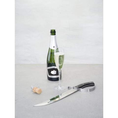 Champagnerflöte auf hohem Fuß. Ein zeitloses Modell zum Servieren von Champagner oder Sekt. Ideal für den Einsatz in der Gastronomie und bei besonderen Anlässen. Fassungsvermögen 190 ml. Made in Europe.