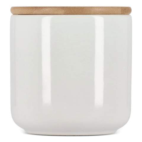 Rangez vos bibelots ou vos produits secs dans un style durable avec notre boîte de 550 ml en céramique et bambou. La combinaison parfaite pour un rangement élégant et respectueux de l'environnement.