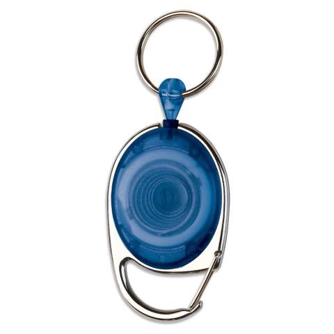 Porte-badge givré avec cordon rétractable. Le clip peut être accroché à des objets comme la ceinture. Le cordon mesure 60 cm. 