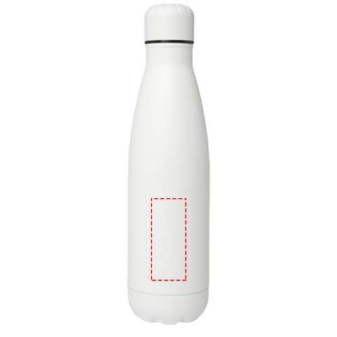 Vakuumisolierte Edelstahlflasche mit kultigem Design. Der isolierte 18/8 Edelstahl hält Getränke über mehrere Stunden heiß oder kalt. Geprüft und zugelassen nach deutschem Lebensmittelsicherheitsgesetz (LFGB) und auf Phthalatgehalt gemäß REACH Verordnung getestet. Mit einem Sockel, der in die meisten Getränkehalter passt, ist diese schlanke Wasserflasche ein perfekter Werbeartikel. Das Fassungsvermögen beträgt 500 ml. Verpackt in einer Geschenkbox aus Recyclingkarton.