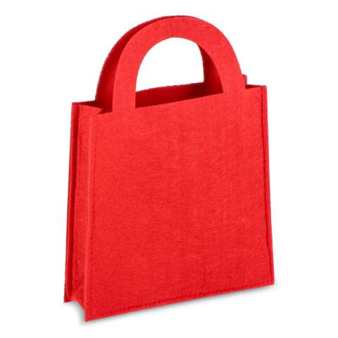 Verschenken Sie Weihnachtsgeschenke in dieser kleinen, aber stabilen Geschenktasche aus Filz. Eine ideale Verpackung für festliche Überraschungen.