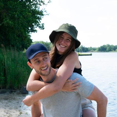 Entdecken Sie die ultimative Kombination aus Stil und Funktionalität mit unserem Buckethat. Dieser Buckethat ist eine Mischung aus unserem Retail Buckethat und unserem Promo Buckethat, mit dem gleichen Tragekomfort wie der Retail Buckethat. Dieser Buckethat eignet sich perfekt für große Aktionen oder Veranstaltungen. 

