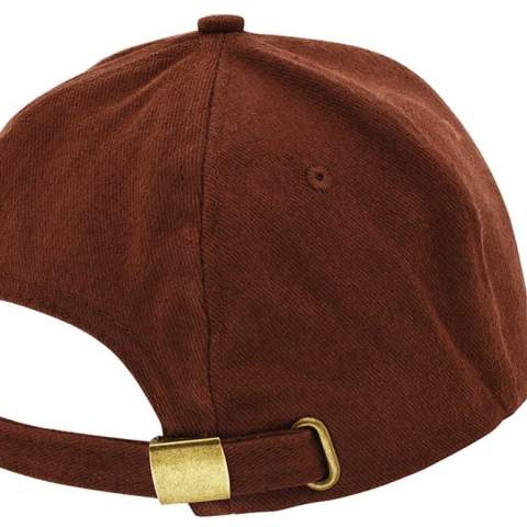 Die Turned Brushed Cap aus gebürsterter Baumwolle ist perfekt für den Alltag. Mit sechs Panelen und Stirnverstärckung sitzt sie ideal auf dem Kopf. Die Veredelung ist sowohl als Stick als auch als Transferdruck möglich. Diese schlichte und zeitlose Cap ist toll zu jedem Anlass!