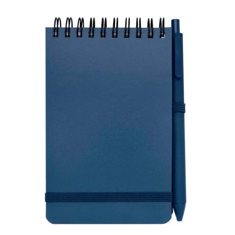 The Thalaasa A6 hard cover notebook is made of ocean bound recycled plastic with 80 lined sheets of 70 g/m² cream coloured paper. The notebook has rounded corners, an elastic closure, and a pen loop. The ballpoint pen with black ink is also made of ocean bound recycled plastic. Writing length: 1000 metres. Nib size: 1.0 mm.
