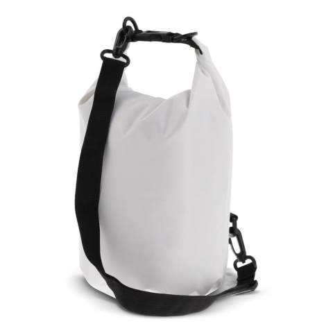 Waterwerende tas voor bijvoorbeeld op het strand, op de boot of tijdens een wandeling. Gevuld met lucht blijft de tas in noodgevallen ook tijdelijk op het water drijven. Met de extra ring en karabijnhaken is deze tas ook eenvoudig als schoudertas te gebruiken. Waterafstotend IPX6, bestand tegen hoge druk waterstromen uit alle richtingen. Houd de tas niet onder water.