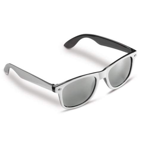 Trendy sunglasses with frame in a 2-tone colour scheme. UV400 filter.