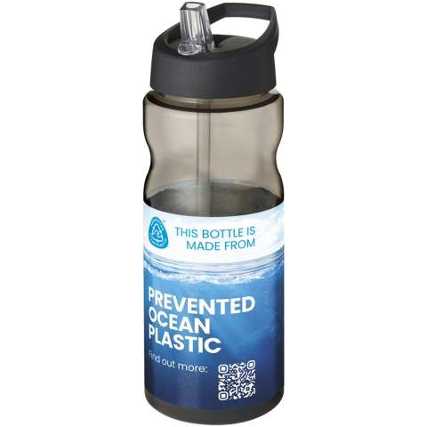Bouteille de sport à simple paroi avec design ergonomique. La bouteille est faite à partir de plastique provenant de l'organisation Prevented Ocean Plastic. Le plastique est collecté à moins de 50 km d'un littoral océanique ou d'une voie navigable importante qui se jette dans l'océan.Il est ensuite trié et transformé en plastique recyclé de grande qualité et qui peut être en contact avec la nourriture en toute sécurité. Dispose d’un couvercle anti-déversement avec bec verseur à bascule. Capacité de 650 ml. Couleurs à mélanger et assortir pour créer la bouteille parfaite. Pour plus de couleurs, contactez-nous. Fabriqué au Royaume-Uni. Emballée dans un sac en plastique PE recyclé. En raison de la nature du matériau recyclé, il peut y avoir quelques petites marques sur le corps de la bouteille.