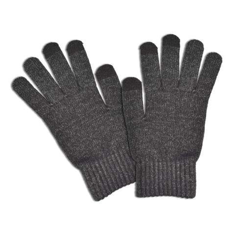 Deze handschoenen exclusief bieden aangename warmte en een stijlvolle, elegante uitstraling. Ze zijn gemaakt van 42% acryl, 30% nylon en 28% PB en zijn geschikt voor gebruik op touchscreens. De handschoenen zijn verkrijgbaar in één universele maat en zijn voor zowel heren als dames perfect te dragen.
