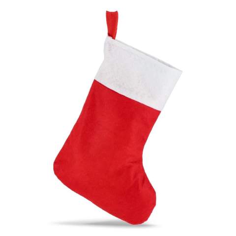 Deze grote vilten kerstsok is perfect om te vullen met traktaties en cadeautjes. Het zachte materiaal en het feestelijke ontwerp maken het een leuke en sfeervolle toevoeging aan je kerstversiering.