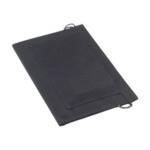 Chargeur (10W) avec panneaux solaires, présenté dans une pochette en 600D RPET. La pochette est munie de 2 œillets de suspension et peut être ouverte et fermée. Équipé d'une fermeture velcro. Facile à transporter et à déplacer. Le panneau solaire peut être utilisé directement pour charger votre téléphone ou d'autres appareils, sans utiliser de batterie externe supplémentaire. Connectez votre téléphone portable au panneau solaire et placez le panneau au soleil. Puissance 10W - 5V/2A. Entrée : USB-A et Type-C. Idéal pour les voyageurs, sur les bateaux, dans les camping-cars et dans les endroits où il n'y a pas d'électricité. Dim. dépliée : 29,5 x 34,6 x 0,8 cm. Emballage par pièce.