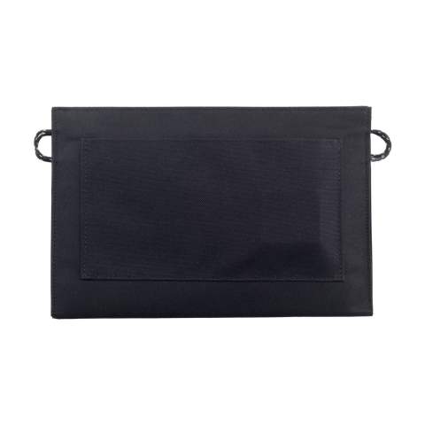 Chargeur (10W) avec panneaux solaires, présenté dans une pochette en 600D RPET. La pochette est munie de 2 œillets de suspension et peut être ouverte et fermée. Équipé d'une fermeture velcro. Facile à transporter et à déplacer. Le panneau solaire peut être utilisé directement pour charger votre téléphone ou d'autres appareils, sans utiliser de batterie externe supplémentaire. Connectez votre téléphone portable au panneau solaire et placez le panneau au soleil. Puissance 10W - 5V/2A. Entrée : USB-A et Type-C. Idéal pour les voyageurs, sur les bateaux, dans les camping-cars et dans les endroits où il n'y a pas d'électricité. Dim. dépliée : 29,5 x 34,6 x 0,8 cm. Emballage par pièce.