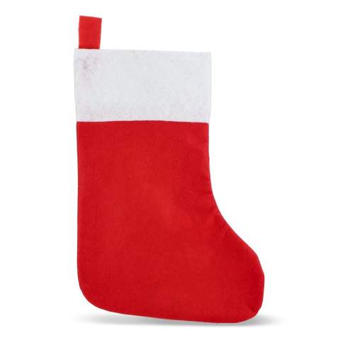 Deze grote vilten kerstsok is perfect om te vullen met traktaties en cadeautjes. Het zachte materiaal en het feestelijke ontwerp maken het een leuke en sfeervolle toevoeging aan je kerstversiering.