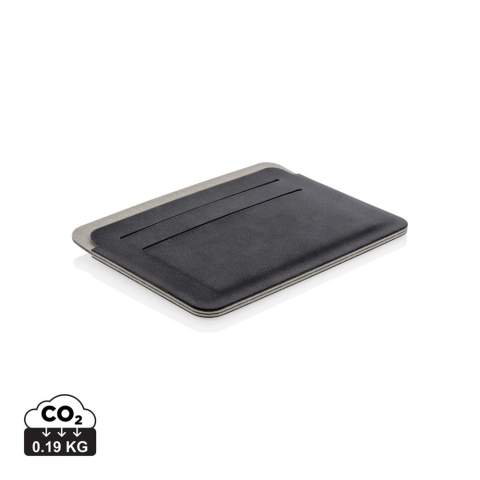Deze ultradunne en veilige RFID-safe kaarthouder is een uniek hedendaags design. Het RFID-blokkerende materiaal beschermt tegen identiteitsdiefstal en elektronisch zakkenrollen. Er passen tot wel 8 kaarten in de 4 kaartvakken. NFC (13,56 MHz) Blokkering. Geregistreerd ontwerp®