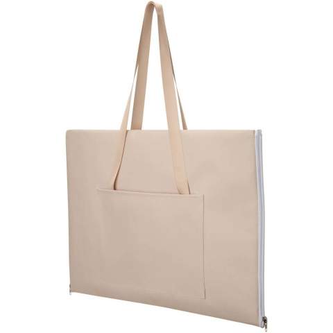 Enjoy the outdoors in comfort with the Laytote picnic blanket, made from 600D polyester fabric with a PVC coating. This high-quality material offers excellent water resistance, durability, and is easy to clean. The weave design ensures a sleek and stylish look, perfect for any outdoor setting. The blanket folds neatly with a zipper closure, has two pockets for small items, and convenient carry handles for easy transport. Size: 100 x 145 cm.