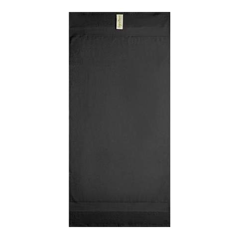Avec ces serviettes robustes, votre salle de bain se transformera en un paradis coloré. Composez des ensembles amusants et assortis et choisissez parmi la large gamme de couleurs disponibles. Fabriquées à partir de fil retors, elles sont donc encore plus moelleuses et plus durables que toutes les autres serviettes. Livrées avec deux bandes de 6 cm chacune.