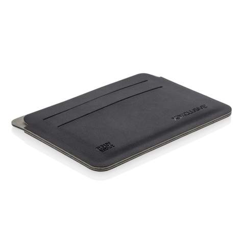 Deze ultradunne en veilige RFID-safe kaarthouder is een uniek hedendaags design. Het RFID-blokkerende materiaal beschermt tegen identiteitsdiefstal en elektronisch zakkenrollen. Er passen tot wel 8 kaarten in de 4 kaartvakken. NFC (13,56 MHz) Blokkering. Geregistreerd ontwerp®