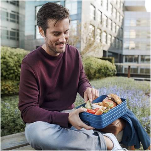 Boîte à déjeuner avec joint étanche pour garder le contenu frais et savoureux. Convient pour 8 sandwichs. Diviseur inclus. Capacité de 1,5 litre. Passe au lave-vaisselle. Sans bisphénol A. Guarantie MEPAL 2 ans.
