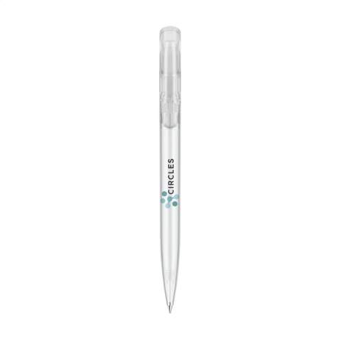 Blauwschrijvende balpen van het merk Senator®. Met transparant gekleurde houder en royale clip/drukknop. Made in Germany.