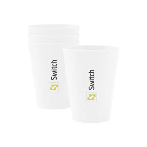 WoW! Ce gobelet réutilisable est fabriqué à partir des déchets de la plante de canne à sucre. La tasse convient aux boissons chaudes jusqu'à 120°C. Passe au lave-vaisselle jusqu'a 70°C. Le lavage à la main est recommandé pour préserver l’impression. Capacité 200 ml.    Après la récolte, les racines de la plante de canne à sucre restent dans le sol. Les tiges et les feuilles sont transformées en un résidu utilisé pour fabriquer du bioplastique. Une plante de canne à sucre extrait le CO2 de l'air pendant sa croissance et peut vivre jusqu'à 10 ans.