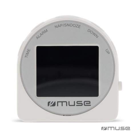 Deze compacte klok is ideaal om mee te nemen op reis. Op het display kun je naast de tijd ook nog eens de datum en temperatuur bekijken.