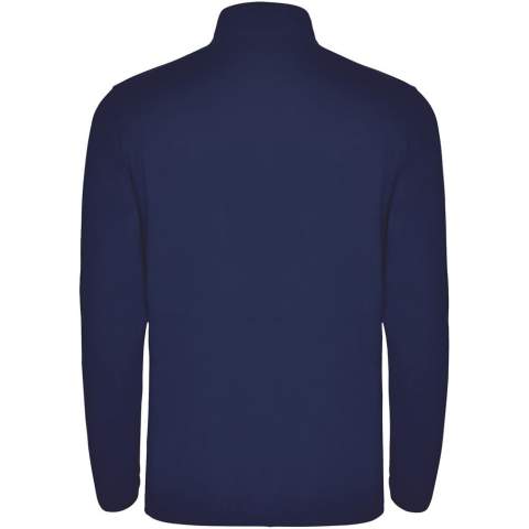 Microfleece met halve rits in nek- en kinbeschermer. Manchetten met bijpassende elastische bies. Verwijderbaar etiket. Het model is 190 cm en draagt maat L.