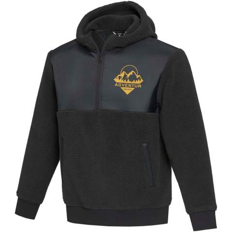 Der Evans Sherpa Fleecepullover ist aus recyceltem GRS-Polyester hergestellt, mit einem Kontraststoff aus 100 % recyceltem GRS-Nylon, das für einen modernen Look sorgt und gleichzeitig die Umweltbelastung reduziert. Dieser Fleecesweater bietet einen leicht übergroßen Schnitt für einen lässigen Look. Der 1/4-Reißverschluss in der Mitte der Vorderseite und die Kapuze bieten individuellen Schutz bei wechselnden Wetterbedingungen. Ob Sie die Natur erkunden oder einfach nur zu Hause chillen, der Evans Unisex Sherpa Fleece-Hoodie verspricht unvergleichlichen Komfort und modernen Style.