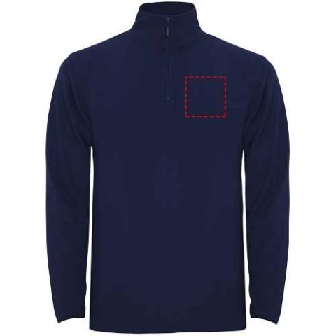 Microfleece met halve rits in nek- en kinbeschermer. Manchetten met bijpassende elastische bies. Verwijderbaar etiket. Het model is 190 cm en draagt maat L.