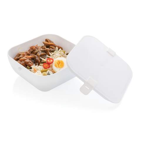 This stylish and sturdy lunchbox fits perfectly with a healthy lifestyle. Its square shape makes it ideal for delicious salads, but also for heating up pasta or just holding your sandwiches. Made from PP, it is dishwasher and microwave safe. Silicone grip closure. Capacity 1.1 litre.