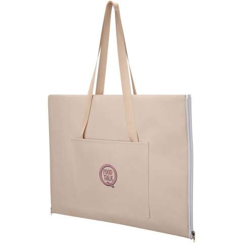 Enjoy the outdoors in comfort with the Laytote picnic blanket, made from 600D polyester fabric with a PVC coating. This high-quality material offers excellent water resistance, durability, and is easy to clean. The weave design ensures a sleek and stylish look, perfect for any outdoor setting. The blanket folds neatly with a zipper closure, has two pockets for small items, and convenient carry handles for easy transport. Size: 100 x 145 cm.
