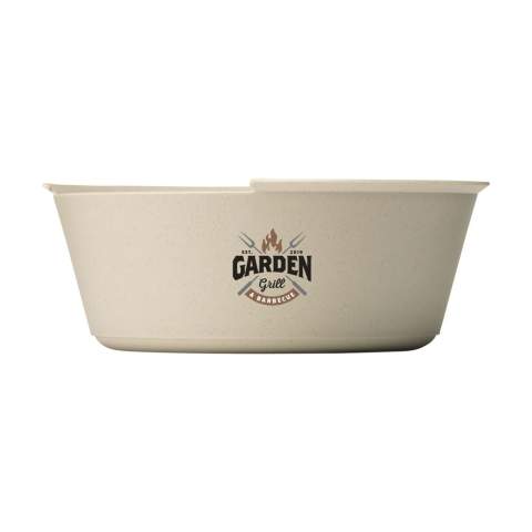 Handliche Kunststoffschale der Marke Circulware. 100% recycelbar. Für Poke Bowls, Salate, Currys und andere Köstlichkeiten geeignet. Mit dem mitgelieferten Deckel verschließbar (nicht luftdicht und nicht auslaufsicher). Stapelbar und daher platzsparend. Eine kluge Wahl, wenn es darum geht, Einwegbehälter für Speisen zum Mitnehmen zu ersetzen. Nicht für den Gefrierschrank geeignet. Mikrowellen- und spülmaschinengeeignet.  Um den Aufdruck zu erhalten, wird Waschen von Hand empfohlen. Fassungsvermögen 1.200 ml.