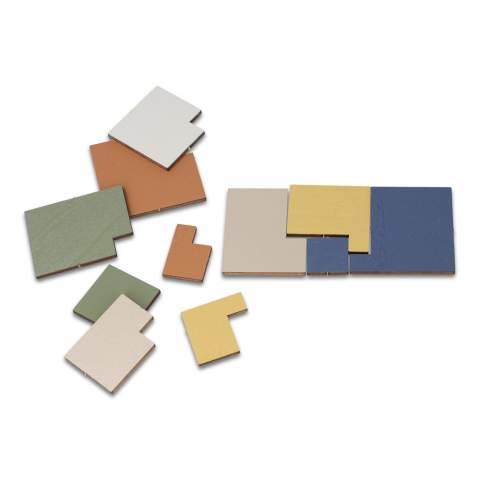 4 cartes en bois avec des pièces à pousser, emballées dans une boîte de cartes à jouer (format). Assemblez les pièces et créez un puzzle coloré amusant. Un espace est prévu au dos de la boîte certifiée FSC pour l'impression d'un logo.
