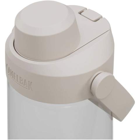 Die Camelbak® Thrive Chug Tritan Renew Wasserflasche ist der Nachfolger der beliebten Camelbak Chute® Mag Tritan Renew und bietet eine einfache Flüssigkeitsversorgung für unterwegs. Der neue Ausgussdeckel klappt auf und bleibt automatisch in geöffneter Position – drücken Sie ihn zurück, und er bleibt an seinem Platz. Der Ausguss lässt sich leicht verschließen, sodass die Flasche zu 100 % auslaufsicher ist. Der neue, weiche Schwenkgriff ermöglicht zudem ein bequemes Tragen. Fassungsvermögen: 750 ml. Hergestellt aus Tritan™ Renew Kunststoff, einem zu 50 % recycelten Material.