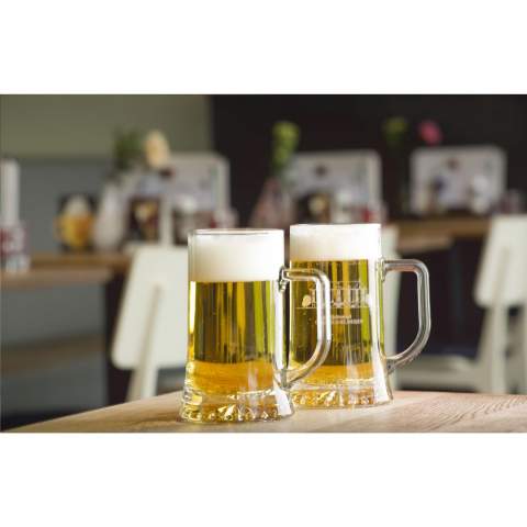 Extra groot formaat glazen bierpul met oor. Uitermate geschikt voor horeca en verenigingen, maar ook als persoonlijk geschenk. Inhoud 500 ml.