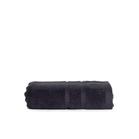 Das ultra-luxuriöse Handtuch T1-ULTRA50 Ultra Deluxe Towel Anthrazit mit den Maßen 50 x 100 cm ist ideal für jedes Badezimmer oder Fitnessstudio.<br />Genießen Sie die extreme Weichheit dank einer Stoffstärke von 675 g/m2.<br />Der Stoff zieht gut ein.<br />Mit praktischer Aufhängeöse.<br />Wählen Sie eine der von Lateinamerika inspirierten Farben.