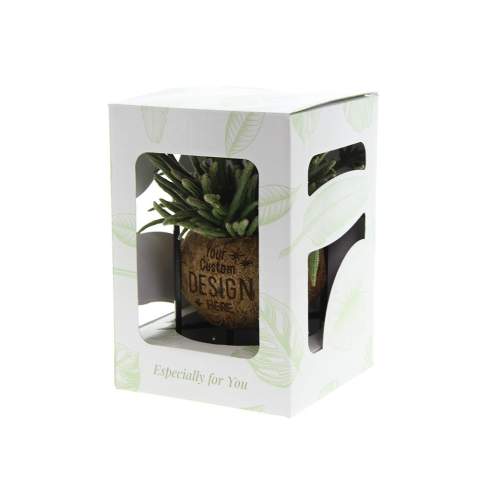 De Kokodama®, een botanische schoonheid die geen plastic bevat en voor 99% natuurlijk en 100% biologisch afbreekbaar is, biedt een unieke en duurzame optie voor relatiegeschenken. Haar bol van kokosvezels creëert een gezellig en duurzaam huis voor trendy en bijzondere planten. Hangend aan het plafond of zittend op een tafel bureau, de Kokodama® kan in elk interieur haar natuurlijke habitat vinden. Gemaakt met de hand in Sri Lanka, draagt de Kokodama® bij aan de lokale economie en stimuleert het vakmanschap. Deze Kokodama® Industrial variant bevat planten die lang meegaan, daarom is het ideaal voor op het bureau of op tafel.<br /><br />Naast het unieke uiterlijk van de Kokodama®, biedt dit product een uitstekende mogelijkheid tot personalisatie met een logo of slogan. Hierdoor wordt het meer dan alleen een decoratief object; het fungeert als een subtiel middel om jouw bedrijf of merk te promoten, of om simpelweg een boodschap over te brengen. Op deze manier bouw je een positieve associatie op met jouw bedrijf of merk, terwijl de Kokodama® op de bureaus van relaties of medewerkers prijkt. De Kokodama® wordt nog leuker om te geven én te ontvangen dankzij de passende FSC geschenkverpakking. Door dit geschenk te geven, toon je niet enkel waardering, maar versterk je ook relaties en betrokkenheid, terwijl je tegelijkertijd een positieve impact hebt op het imago van jouw bedrijf. <br /><br />Heeft u vragen over dit product, de gewenste personalisatie of eventuele verpakkingen? Neem dan gerust contact met ons op.