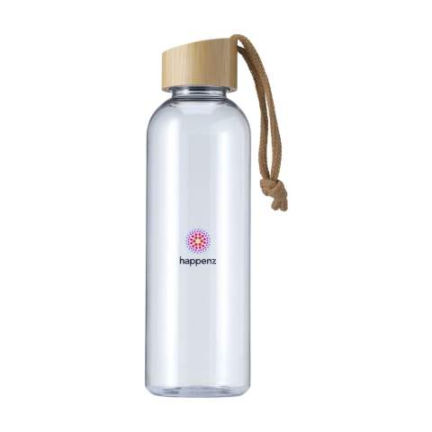 WoW! Bouteille d'eau réutilisable et recyclée. Le corps est composé à 100% de RPET. Avec bouchon à vis étanche en bambou auquel est fixé un cordon de transport pratique. Le design fin est particulièrement agréable à tenir. Ne passe pas au lave-vaisselle. Certifié GRS. Matière recyclée totale : 73%. Capacité 700 ml.