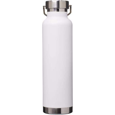 RCS-zertifizierte, doppelwandige Flasche aus recyceltem Edelstahl mit Vakuumisolierung aus Kupfer. Mit Schraubverschluss aus recyceltem Edelstahl und strapazierfähiger Trageschlaufe aus Edelstahl. Eine breite Öffnung zum bequemen Befüllen und Ausgießen. Fassungsvermögen: 650 ml. Präsentiert in einer Geschenkschachtel.