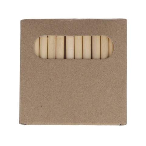 Ein Set mit 12 leuchtenden Buntstiften, hübsch verpackt in einer Kraftbox. Dieses Set ist ideal für kreative Projekte zu Hause, in der Schule oder unterwegs und eignet sich perfekt für Kinder und die die gerne zeichnen und malen. Kombiniert mit dem Öko-Digitaldruck ist es eine nachhaltige Option, die sowohl Spaß macht als auch umweltbewusst ist.